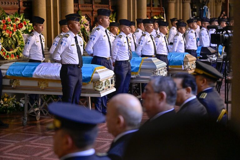 Guatemala en estado de sitio: 9 policías asesinados en emboscada de pandillas