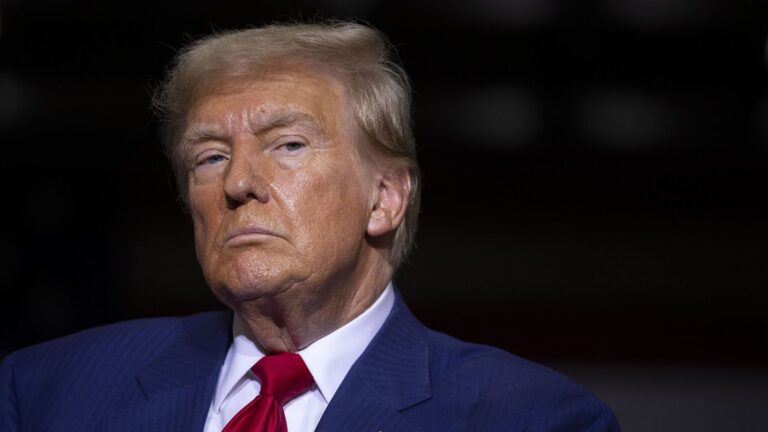 Trump envía una “gran armada” hacia Irán y amenaza con actuar “con violencia”