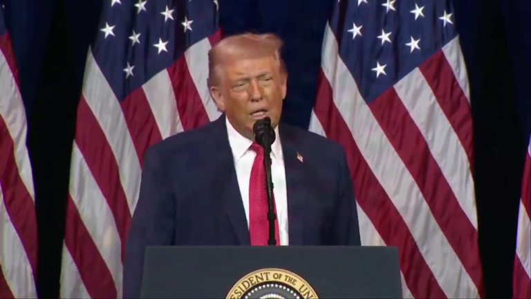 Trump denuncia “cámara de tortura” en Caracas y presume operación con 152 aviones