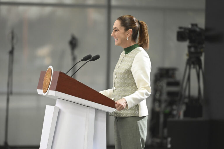 Sheinbaum exige al INE frenar partido que usa sus siglas personales