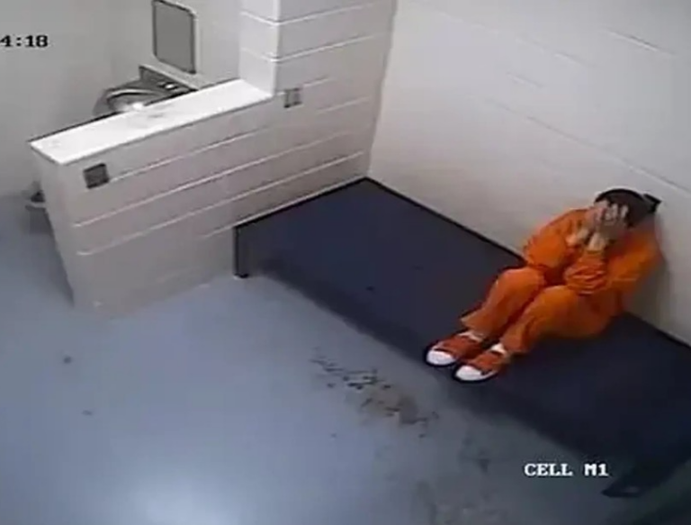 El Departamento de Justicia de EE.UU. exhibe la rutina carcelaria de Ghislaine Maxwell en un video de 10 horas