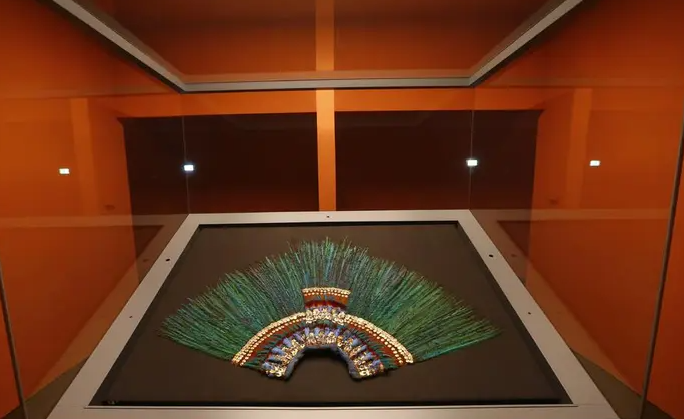 México persigue la repatriación del Penacho de Moctezuma, el tesoro náhuatl en Austria