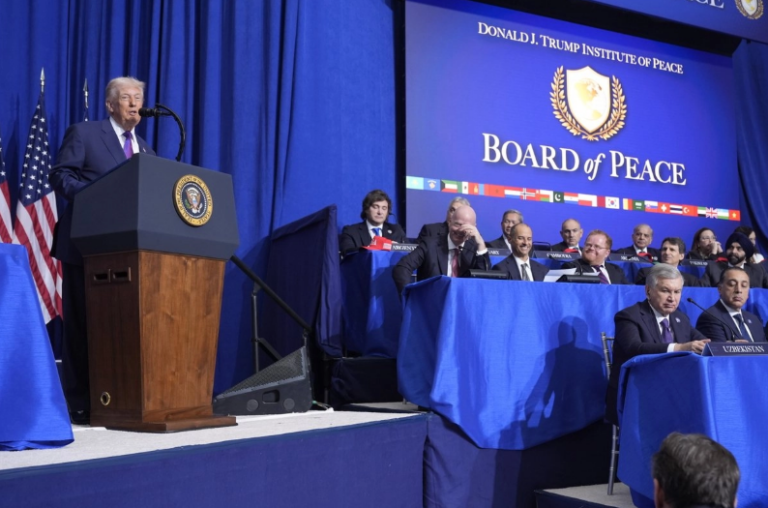 Trump erige institución paralela a la ONU con veto vitalicio y diez mil millones