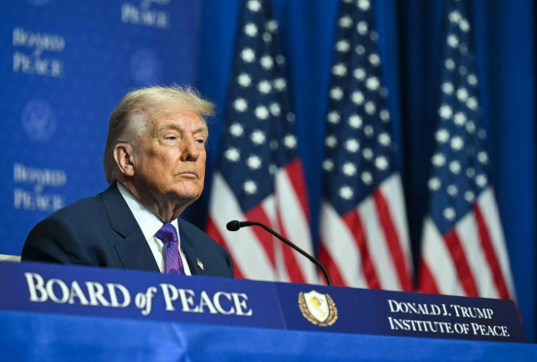 Últimatum de diez días: Trump advierte a Irán sobre “pasos adicionales” tras despliegue militar masivo