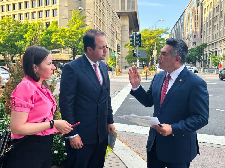 Acusaciones de “narcopolíticos” en el Capitolio mientras el líder priista enfrenta desafuero en México