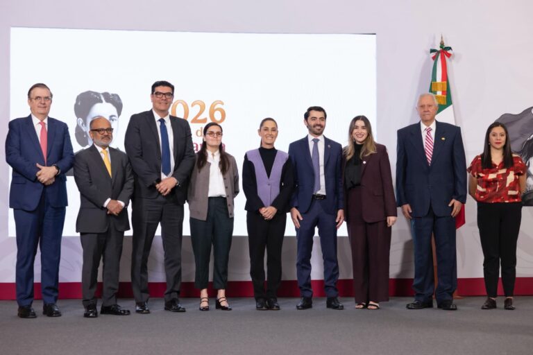 Gobierno lanza plan de 2,250 mdp para renovar la flota de vehículos pesados