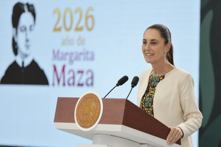 Sheinbaum llama a la banca a ampliar crédito a PYMES: México solo presta 22% del PIB, muy por debajo de Brasil y Perú.
