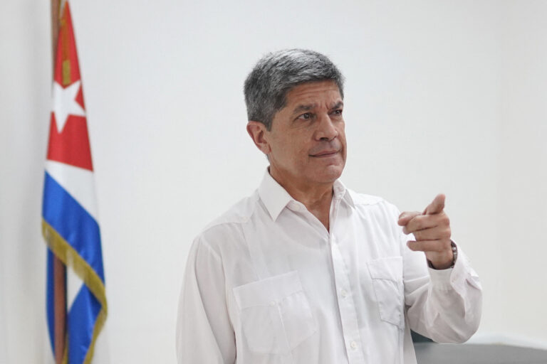 “No aceptaremos ser un estado vasallo”: Cuba responde con advertencia militar a Trump