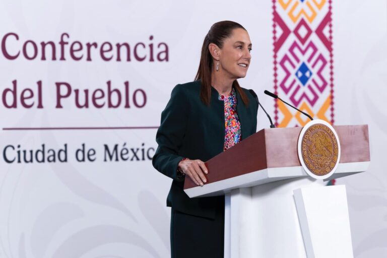 Derrame en Veracruz fue de empresa privada, no de Pemex; limpieza avanza 88% con 94.7 toneladas retiradas.