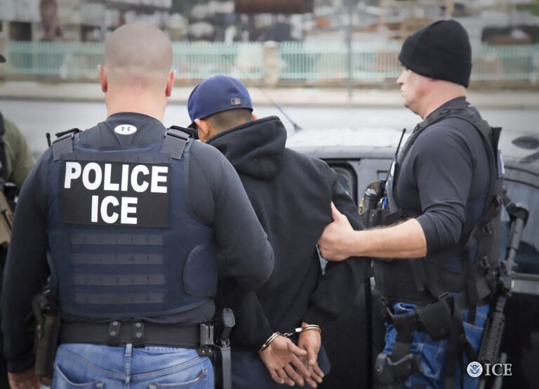 Hacinamiento, suelo y sin abogados: ICE enfrentará juicio en Nueva York