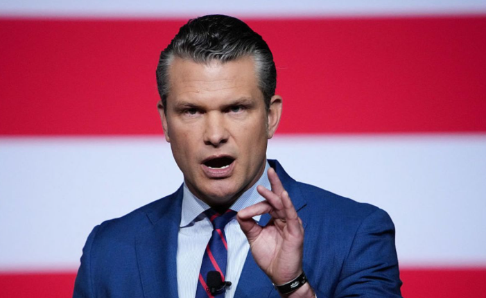 Submarino de EE.UU. parte en dos a fragata iraní en el Índico; hay 32 rescatados y un muerto.