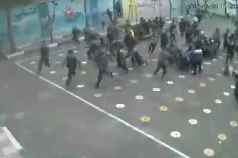 El 30% de los muertos en Irán son niños: imágenes muestran bombardeo cerca de escuela.