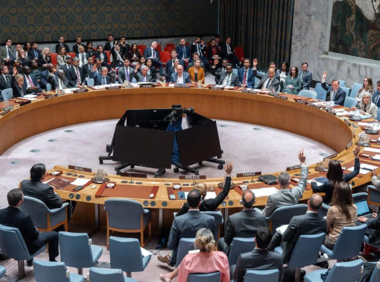 ONU condena a Irán por ataques a países del Golfo; Rusia y China se abstienen.