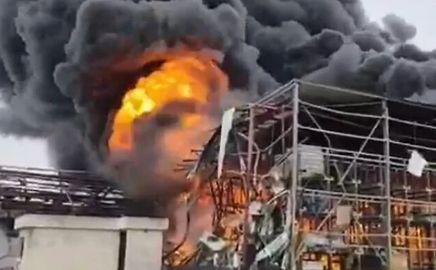 Misil iraní incendia una planta química en Israel y activa alerta por fuga de materiales peligrosos