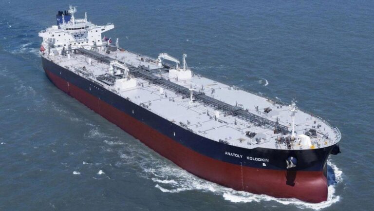 Petrolero ruso con 740 mil barriles atraca en Cuba en medio de tensión con EE.UU.