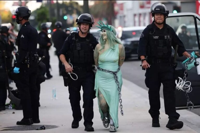 Gas lacrimógeno y 74 arrestos en Los Ángeles: la protesta “No Kings” sacude EE.UU.