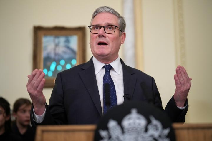 La línea roja de Starmer: primer ministro británico frena a Trump y le niega bases para bombardear Irán