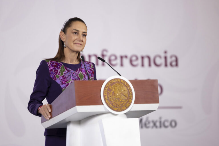 Sheinbaum anuncia inversión récord de 1,000 mdd de Flex en México
