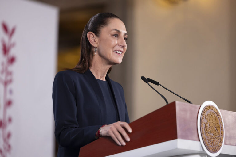 La embestida de Sheinbaum contra la derecha global: “odio, racismo y represión”