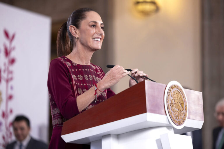 El pacto de los 27 pesos: Sheinbaum blinda el precio del diésel