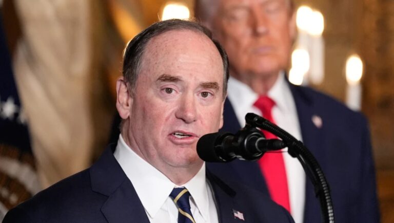 Renuncia inmediata de Phelan sacude cúpula naval estadounidense