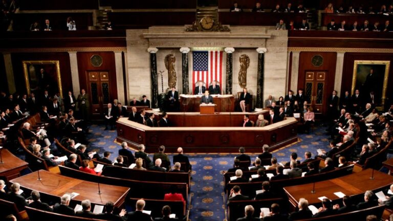 Senado de EE.UU. da luz verde a Trump para atacar Irán sin permiso