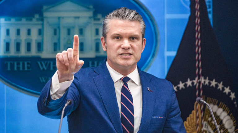 “Irán suplicó el cese al fuego”: Hegseth declara la victoria total de EE.UU. y presume que su armada está “en el fondo del mar”