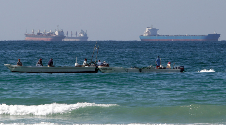 Irán impone cuatro condiciones para navegar el estrecho de Ormuz y prohíbe barcos militares