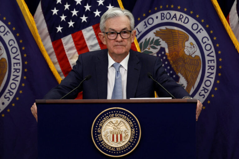 El último acto de Powell: La Fed se atrinchera en las tasas altas ante el asedio de Trump
