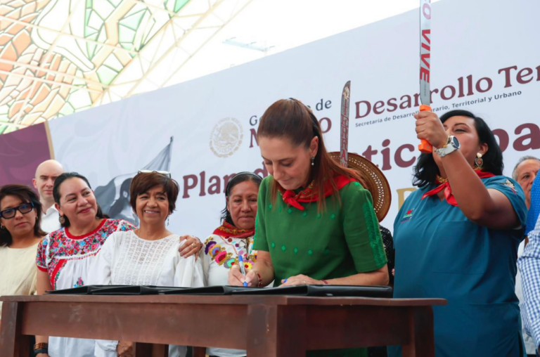 Sheinbaum sella pacto de no represión en Atenco mientras el pueblo exige cárcel para Peña y Fox