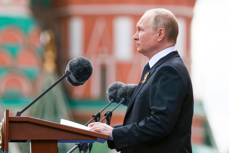 Putin ordena tregua por el Día de la Victoria mientras Moscú amenaza con devastar Kiev