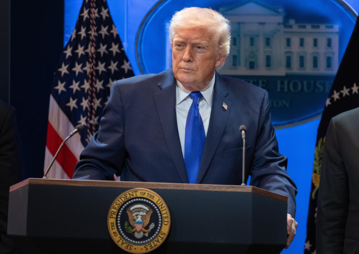 Trump dinamita el hermetismo militar: estados unidos libera expedientes originales de ovnis