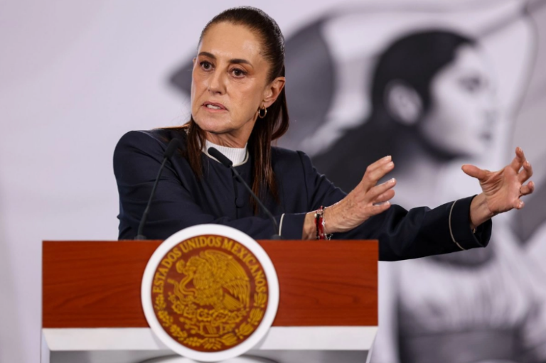 Redes globales de derecha coordinan embestida digital contra la soberanía del gobierno mexicano