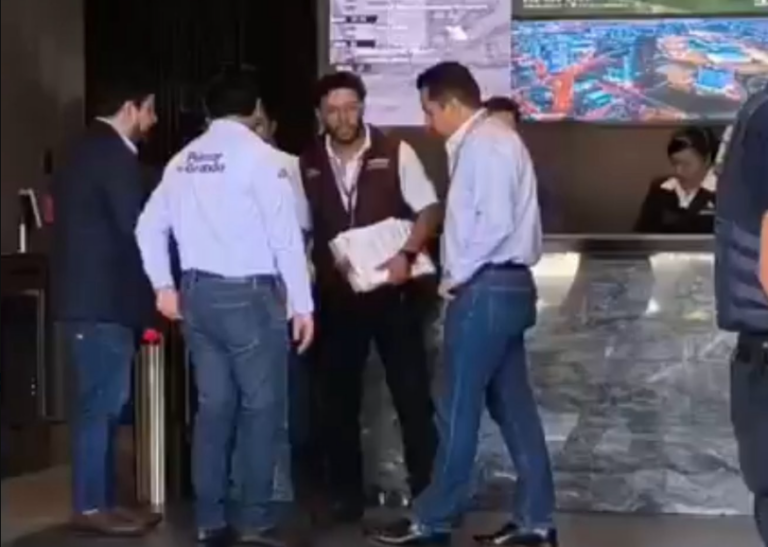 Notificación fiscal en Puebla: autoridades llegan a TV Azteca por adeudos