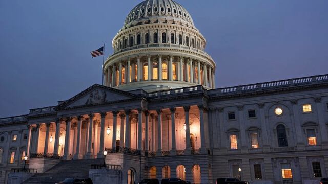 Fisura en el Capitolio: El Senado vota para frenar las acciones militares de Trump