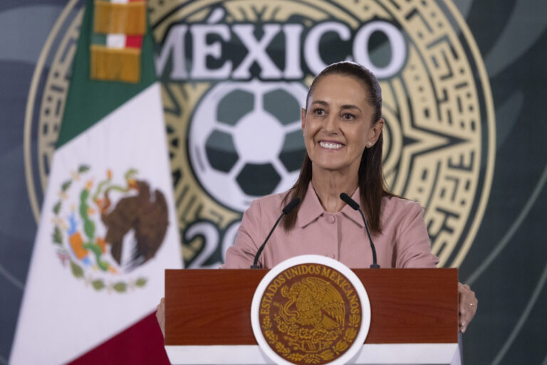 Sheinbaum rompe con el pasado: Consulta directa a maestros sin sindicatos