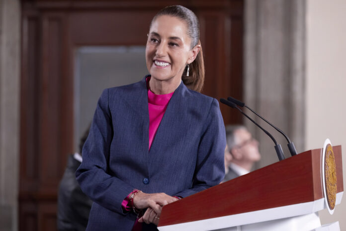 2026-06-15_Conferencia_de_prensa_matutina_-_Palacio_Nacional_06_JCRM