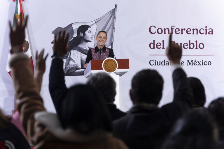 Megafarmacia sigue operando: Sheinbaum defiende acceso gratuito nacional
