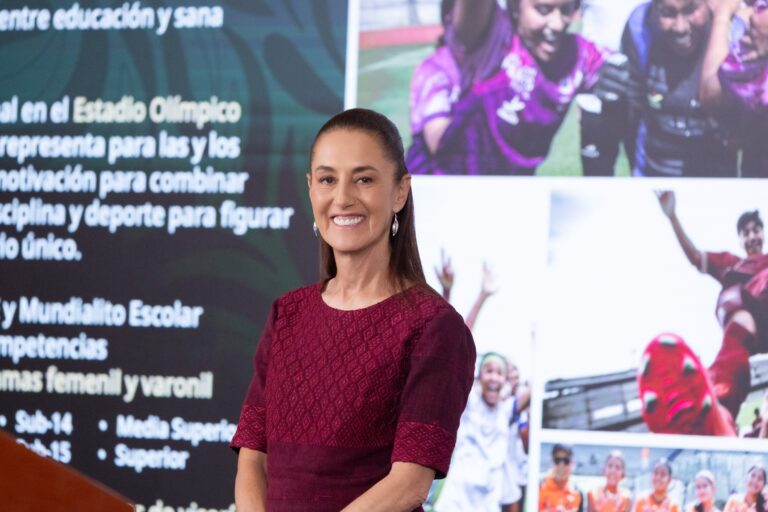 A una semana del Mundial, Sheinbaum presume legado: 4,208 canchas y 1.13 millones de estudiantes