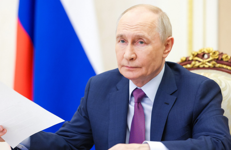 Putin revela bajas ucranianas: “100.000 efectivos menos y reclutan gente como perros callejeros”
