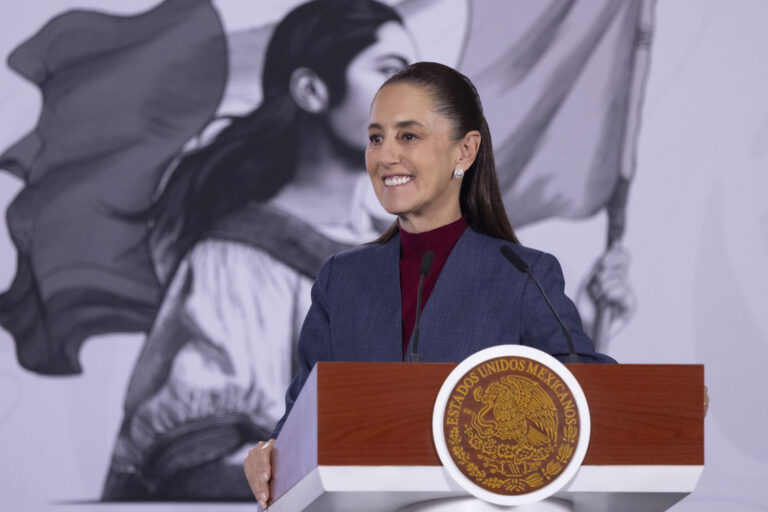 Sheinbaum exhibe a Salinas Pliego por el “haz lo tuyo” contra mexicanos